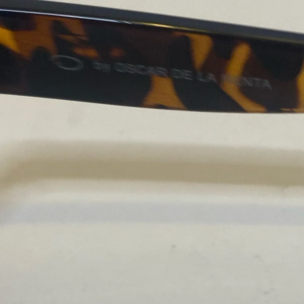 Authentic O by Oscar De La Renta Sunglasses - Picture 7 of 9